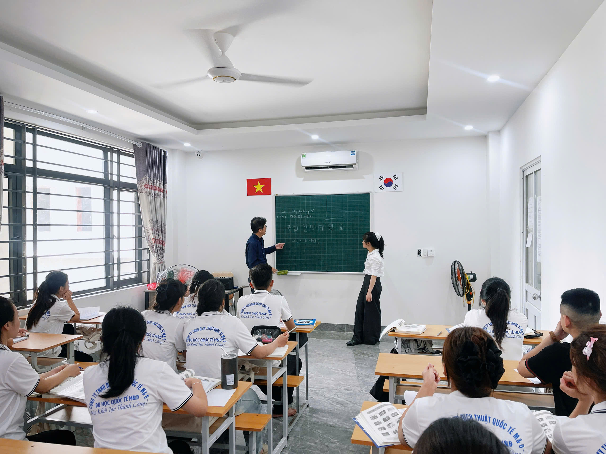 Đại học Hanbat giao lưu cùng học viên M&Đ